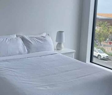 Modern 2BR Apt with Views in Birkenhead - Photo 4