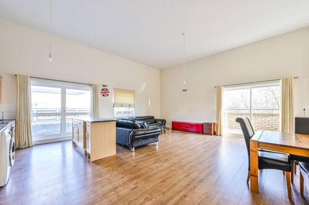 2 bedroom penthouse to rent - Photo 1