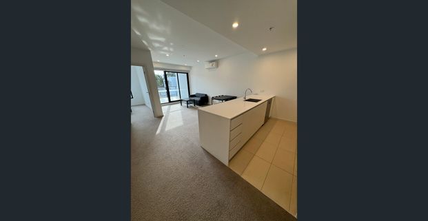 Fully Furnished 2 Bedrooms 1 Bathroom apartment - Photo 1