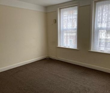 3 bedroom flat to rent - Photo 2