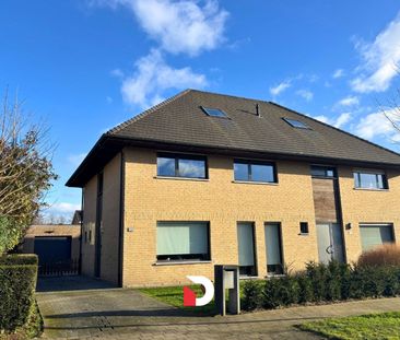 Ruime halfopen woning met 3 slaapkamers, tuin en garage - Foto 2