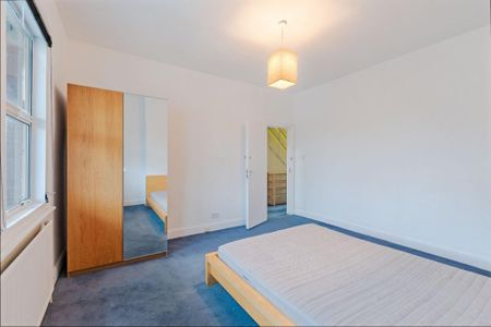 4 bedroom flat to rent - Photo 2