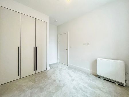 1 bed to rent in Memorial Avenue, Slough, SL1 - Photo 2