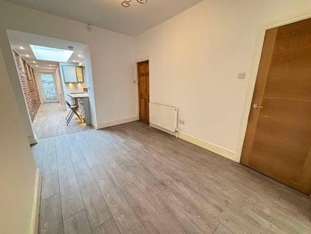 Woodhey Road, Liverpool, L19 - Photo 2