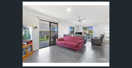 THE SPACIOUS FAMILY HOME YOU'VE BEEN WAITING FOR! - Photo 4