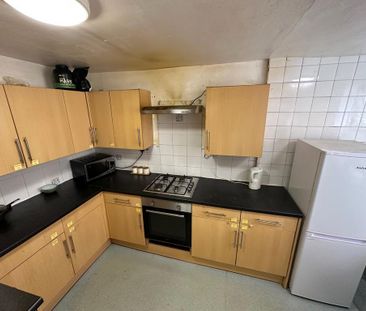 1 bedroom in a house share to rent - Photo 6