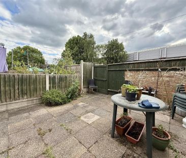 1 bedroom in a house share to rent - Photo 6