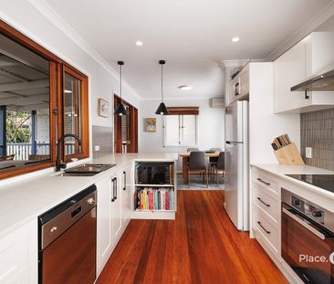 Charming Family Home in Quiet Leafy Cul-de-Sac - Photo 6