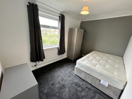 2 bedroom semi-detached house to rent - Photo 2
