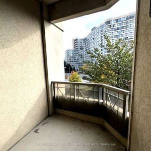 Burnhamthorpe Rd W & Duke of York Blvd Open Concept 1Bdrm +Den - Photo 2