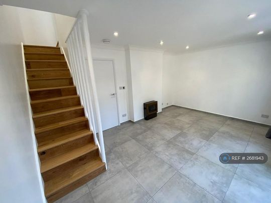 3 bedroom end of terrace house to rent - Photo 1