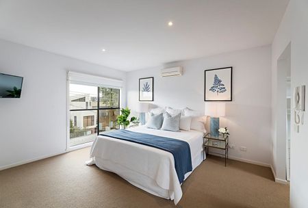 Stylish Townhouse with City Views & Private Music Studio in Prime Brunswick East - Photo 4