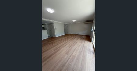 Executive style 2 bedroom apartment, just renovated - Photo 4