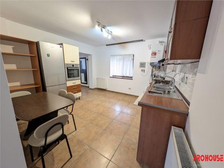 Vila in oras - apartament 3 camere - curte - Fotografie 3