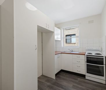 Large 2 bedroom unit - Photo 3