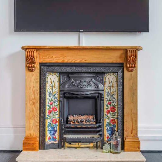 Victoria Court, RH1 - Photo 1