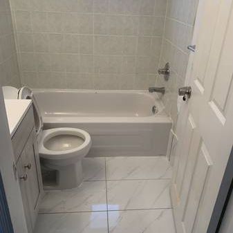 Top Floor of Renovated House for Rent! - Photo 4