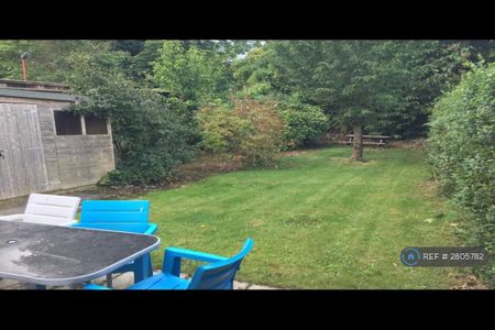 5 bedroom semi-detached house to rent - Photo 4