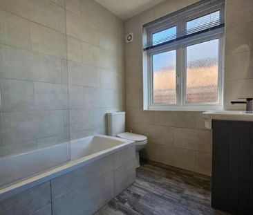4 bedroom semi-detached house to rent - Photo 6