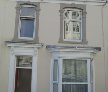 *** Apply on line ***1 Bedroom flat. Glanmor Crescent, Uplands - Photo 1