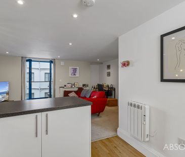2 bed flat to rent in Victoria Parade, Queens Quay, TQ1 - Photo 3