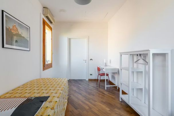 Via Farini, Bologna, Emilia-Romagna 40124 - Photo 1