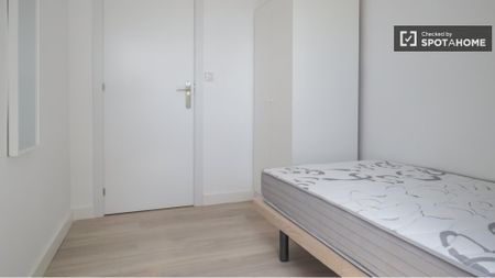 madrid, Community of Madrid 28032 - Photo 2