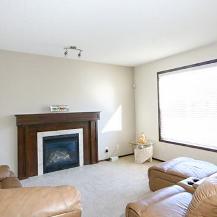 3 Bedroom House For Rent In Evergreen | Double Garage | Pets Negotiable - Photo 1