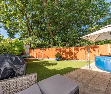 Southern Way, Farnborough, Hampshire, GU14 - Photo 2