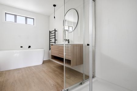 Spacious 3 Bedroom, 2 Bathroom Home - Photo 5