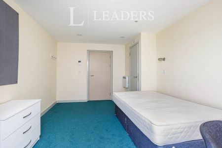 1 bedroom in a house share to rent - Photo 3