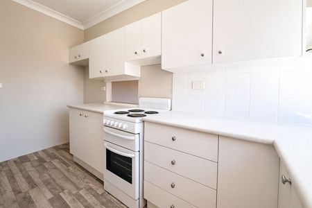 Modern & Spacious Apartment in Prime Campbelltown Location - Photo 4