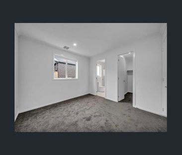 Brand New Modern Family Home in a Peaceful, Growing Rockbank Location - Photo 4