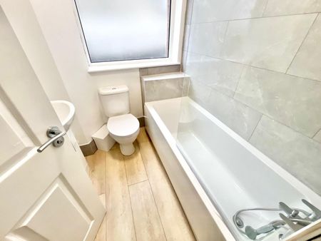 1 bedroom Flat To Let - Photo 4