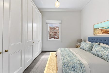 Delightful 2 bedroom Free Standing Victorian in Prahran! - Photo 5