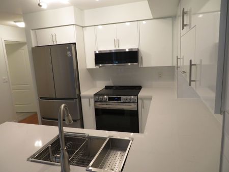 For Lease - 33 Elm Drive Unit# 406, Mississauga, Ontario - Photo 4