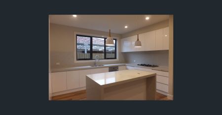 Large 25 SQ Comfort Home with 4 Formal & Informal Living areas - Photo 4