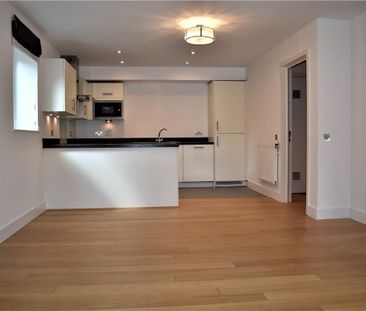 2 double bedroom executive apartment in the sought after Park Way d... - Photo 1