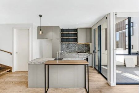 52 Kokoda Place, Mordialloc VIC 3195 - Photo 2