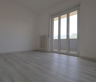 Luminoso 3.5 locali a Chiasso RISTRUTTURATO zona tranquilla - Photo 6