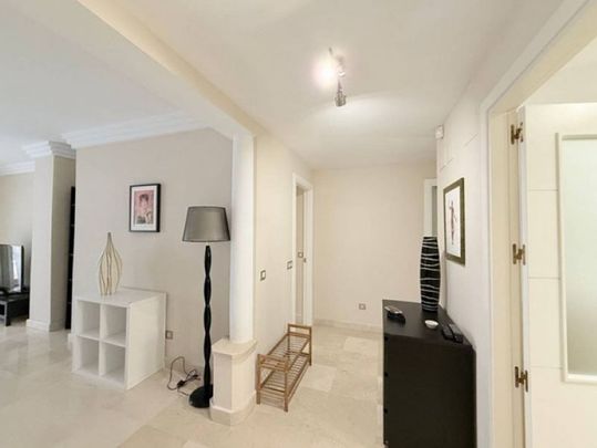 Apartamento planta baja en alquiler en Estepona - Photo 1