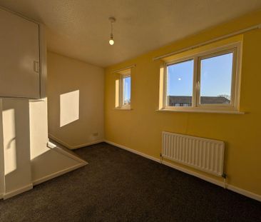 2 bedroom semi-detached house to rent - Photo 2