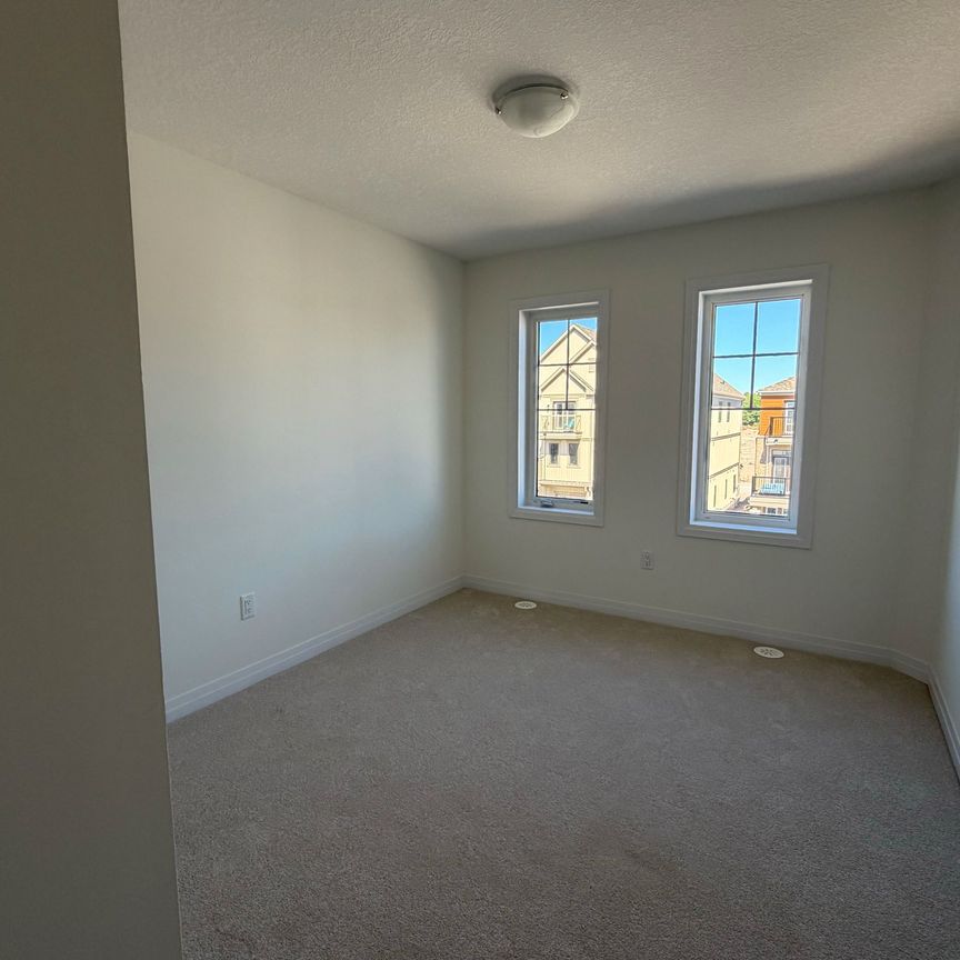 For Lease - 29 Pogie Drive, Welland, Ontario - Photo 1