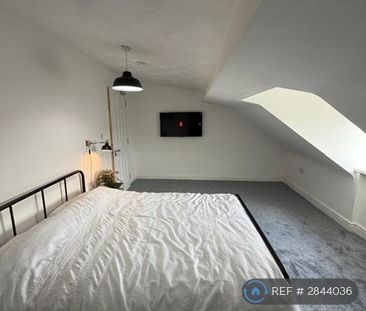 1 bedroom in a house share to rent - Photo 4