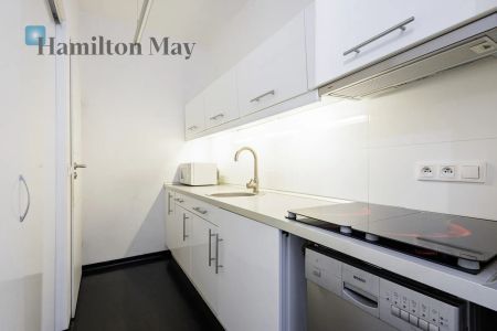 Przestronne mieszkanie 85 m² w przedwojennej kamienicy - Zdjęcie 2