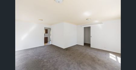 Freshly Painted 3 x 1 with Aircon & Side Access! - Photo 2