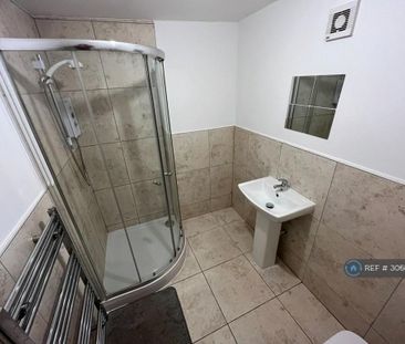 1 bedroom in a house share to rent - Photo 6