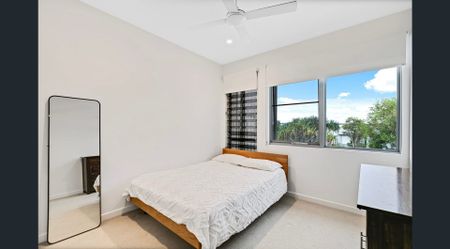 Stylish 3-Bedroom Townhouse in Brightwater! - Photo 3