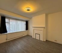 3 bed Mid Terraced House for Rent - Photo 6