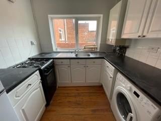 4 bedroom terraced house to rent - Photo 3